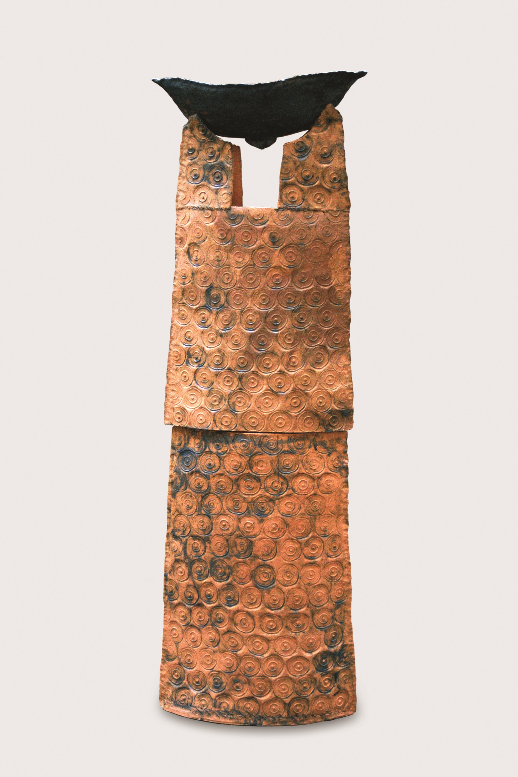 Loď Naděje, 2001, šamot s červenicí, kysličníky kovů(je ve sbírce Západočeského muzea v Plzni)